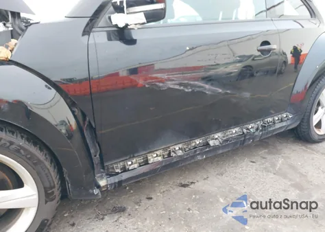 2012 Volkswagen Beetle 2.5L z USA, uszkodzony, nr VIN 3VWJP7AT5CM606698